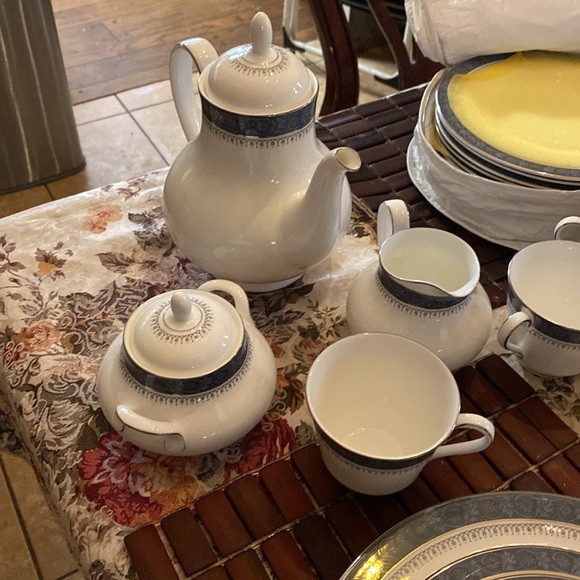 Antique Royal Doulton Sherbrooke H.5009 English Bone China S 12 mint condition - Picture 4 of 13